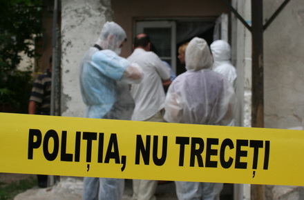 UPDATE - Directorul Bibliotecii Universitare și soția acestuia, găsiți MORȚI în casă - mortcriminalisti-1514225038.jpg