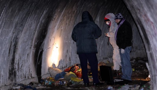 36 de decese în două săptămâni, din cauza gerului - mortintuneluldinparcultabacarie1-1328628351.jpg