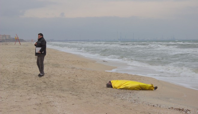 Un bucureștean s-a sinucis pe o plajă din Mamaia - mortplajasavoy-1365348094.jpg