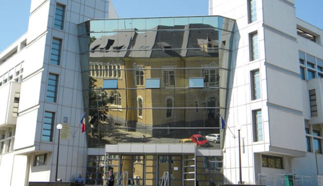 Medicul estetician care ar fi mutilat mai multe femei, prezent la Tribunalul Constanța - mortsalajudecata1422358822-1711532635.jpg