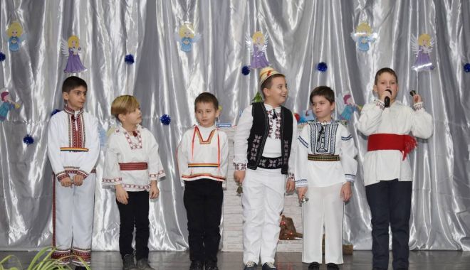 Moș Crăciun a împărțit cadouri elevilor din Cumpăna - mos-1545387162.jpg