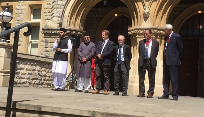 Moment de reculegere, la moscheea Finsbury Park - moschee-1498480067.jpg