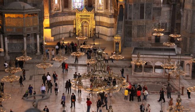Mozaicurile creștine din Sfânta Sofia vor fi acoperite cu draperii sau cu lasere în timpul rugăciunilor musulmane - moschee-1595231589.jpg