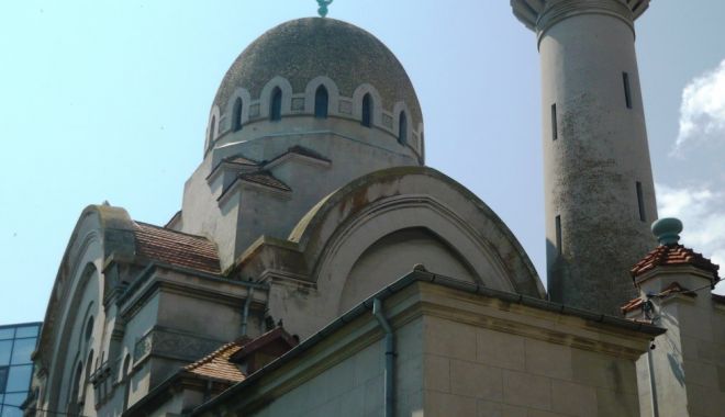 Credincioșii musulmani sărbătoresc Ramazan Bayram - moscheeaptnet11550821496-1590224241.jpg