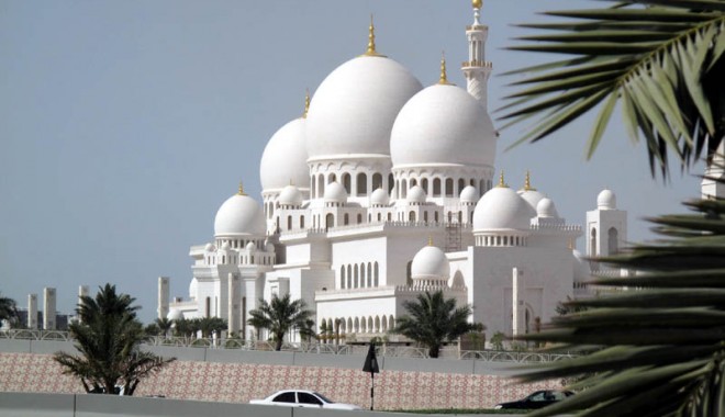 Pentru suflet: Marea Moschee Sheik Zayed, din Abu Dhabi - moscheepentrusuflet-1386939617.jpg