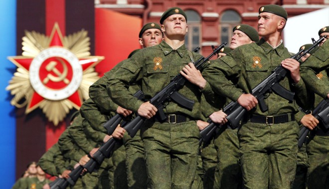 Paradă militară în Piața Roșie de la Moscova - moscova-1383834125.jpg