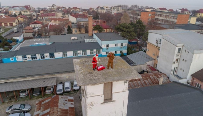 Moș Crăciun a ajuns în Tărâmul Magic cu ajutorul pompierilor de la ISU Dobrogea - moscraciun1-1482142908.jpg