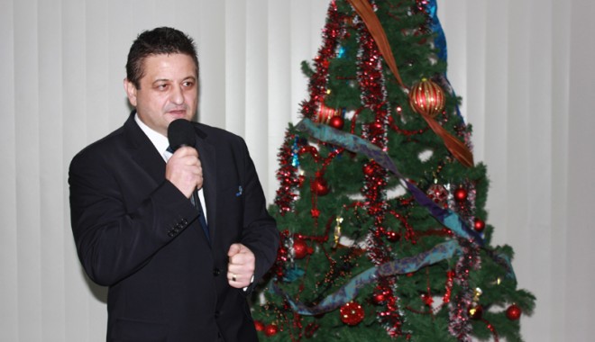 Moș Crăciun a venit la CERONAV - moscraciunceronavovidiucupsa4-1387303093.jpg
