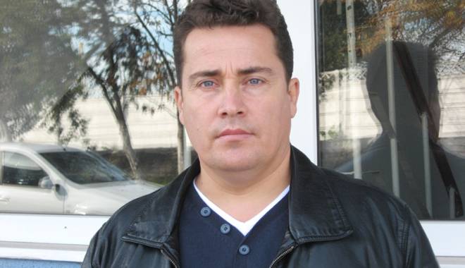 Moș Crăciun împarte primele după apartenența sindicală - moscraciunprimelesilviustanciu4-1450453351.jpg