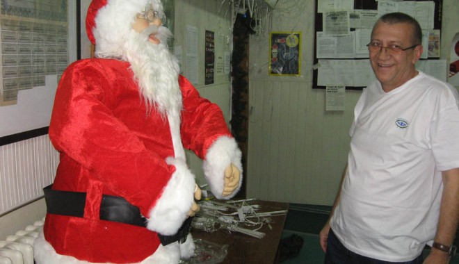 Moș Crăciun vine la copiii navigatorilor sindicaliști - moscraciunsln-1354642613.jpg