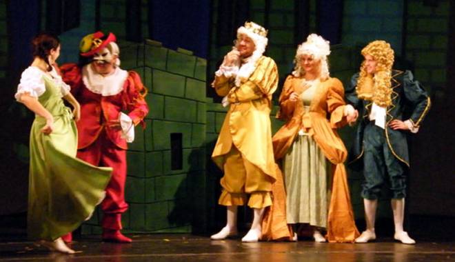 Spectacole atractive la Teatrul de păpuși - motanulincaltatjpg-1426095534.jpg