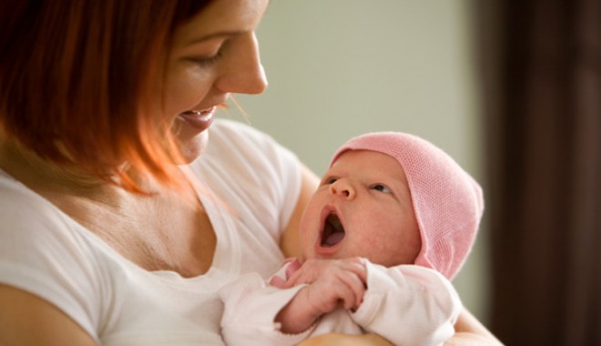 Îl duc la mama… - motherandnewbornbabygirlphoto-1315261098.jpg