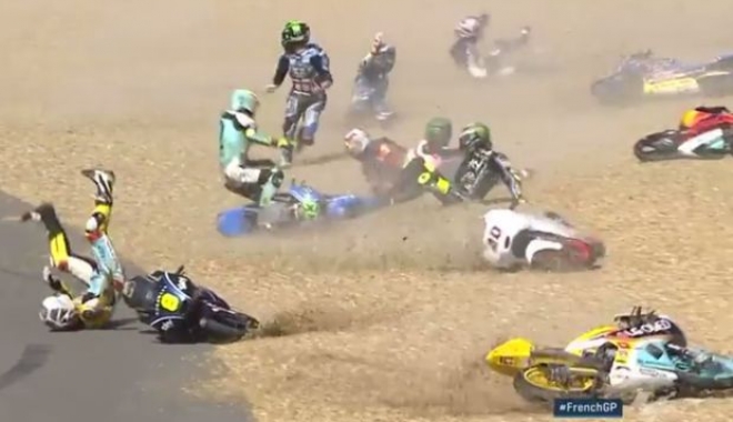 Haos în Moto3! 12 motocicliști au căzut în același timp în cursa de la Le Mans / VIDEO - moto3-1495365634.jpg