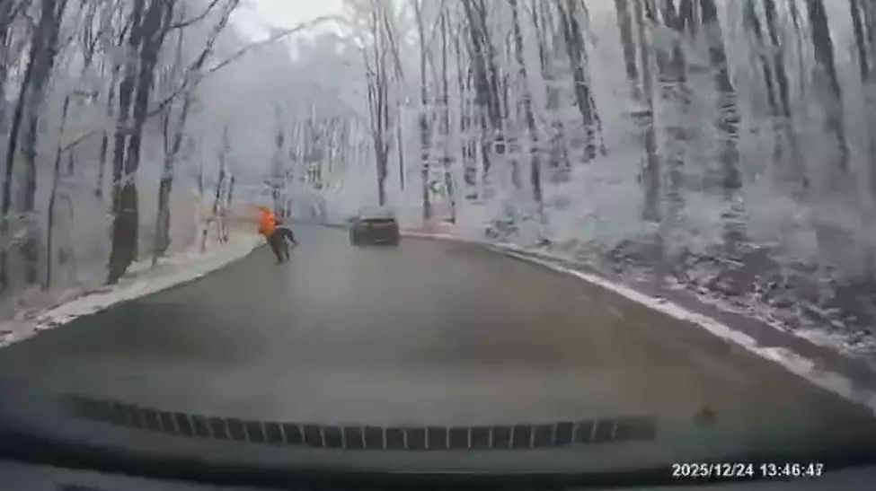 Accident mortal în Ajunul Crăciunului. Un bărbat fără permis a intrat cu motocicleta într-un stâlp de beton - motociclistmortaccidentpadureias-1766659778.webp