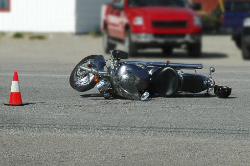 Motociclist rănit într-un accident rutier la Pescărie - motorcycleaccident-1332145712.jpg
