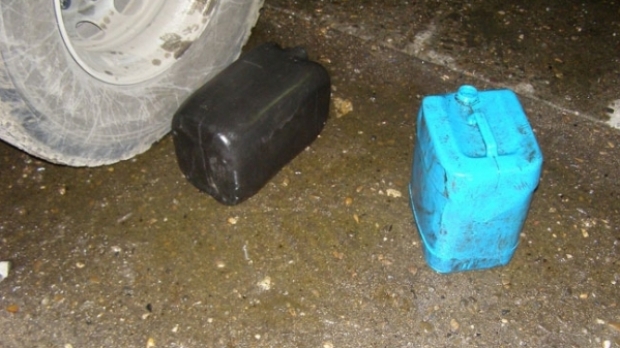 Prinși în flagrant în timp ce furau motorină - motorina-1437036856.jpg