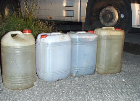 Mașină burdușită cu motorină - motorina-1440593132.jpg