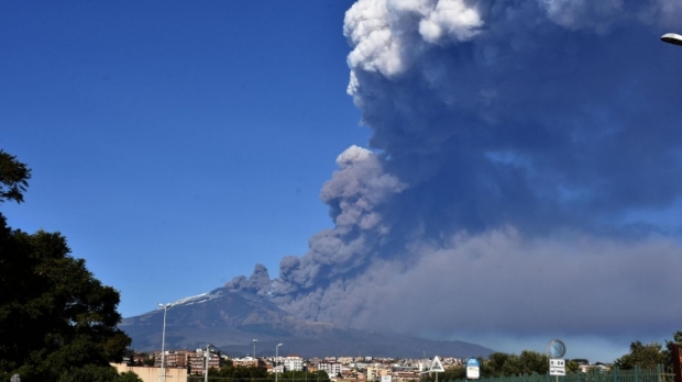 Cutremur cu magnitudine 4,8 în Sicilia, ca urmare a erupției vulcanului Etna - mountetnaeruption752x50196822500-1545809290.jpg