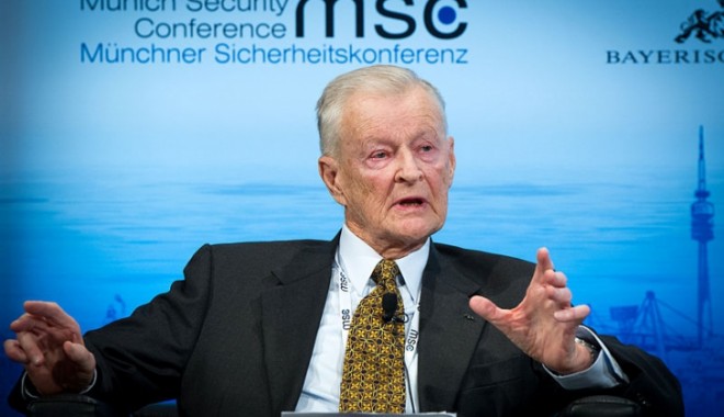 Zbigniew Brzezinski: Dacă Ucraina e zdrobită, libertatea și securitatea României sunt amenințate - msc2014brzezinskikleinschmidtmsc-1393949937.jpg