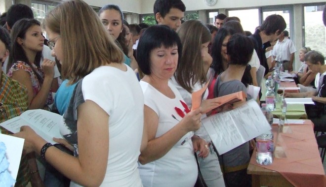 Unde se pot angaja șomerii constănțeni - munca-1352078383.jpg