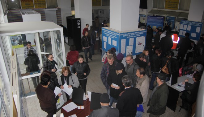 ANOFM. Câte locuri de muncă sunt disponibile astăzi - munca-1384245811.jpg