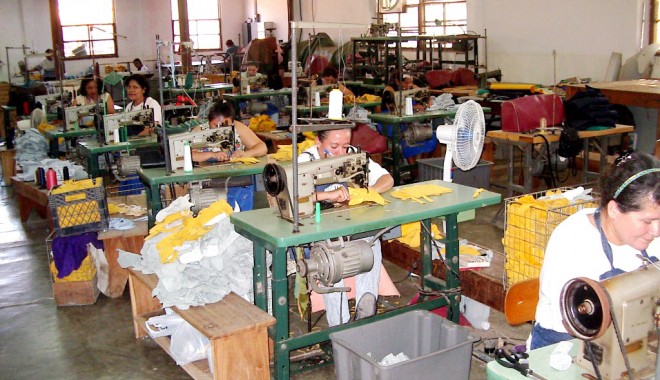 Câte zile libere avem în 2012 - muncitoare-1326989106.jpg
