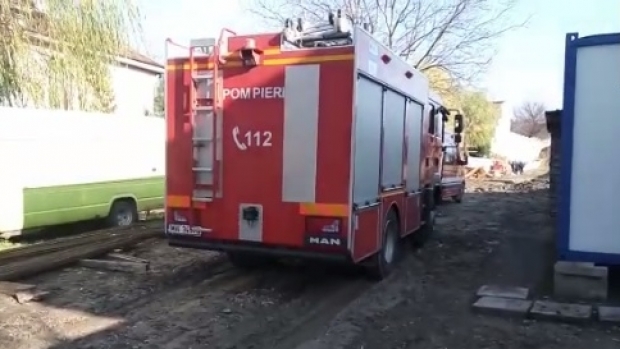 ȘI-AU GĂSIT MOARTEA SUB UN MAL DE PĂMÂNT. DOI BĂRBAȚI AU MURIT STRIVIȚI! - muncitori58236600-1512416523.jpg