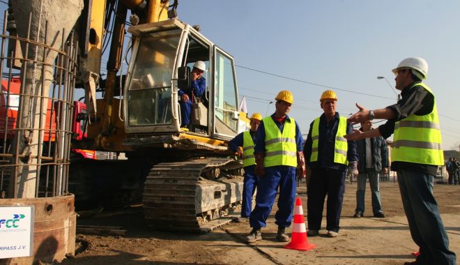 Peste 400 de locuri de muncă vacante în Spaţiul Economic European - muncitoriconstructiipensiiscazut-1640186090.jpg