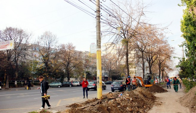 Când se vor termina lucrările la rețelele de apă din Constanța - muncitorisanturi7-1383845904.jpg