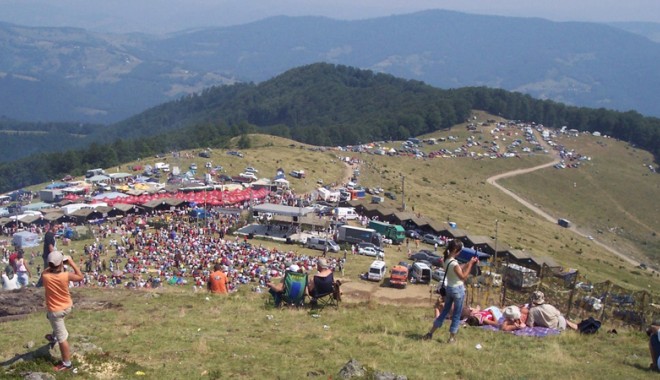 Târgul de fete de pe Găina - muntelegaina14851900-1341591912.jpg
