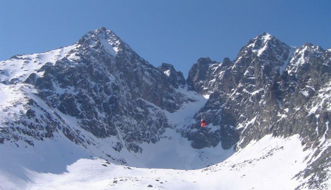 Trei bărbaţi au murit în două avalanşe produse în Munţii Tatra Mare - muntiitatra-1670851832.jpg
