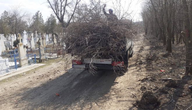 Autorităţile locale din Murfatlar cosmetizează cimitirele în vederea venirii Paştelui