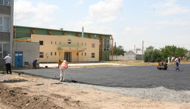 Primăria din Murfatlar a amenajat un teren de sport la Școala nr. 2 - murfatlarterendesport-1311708451.jpg
