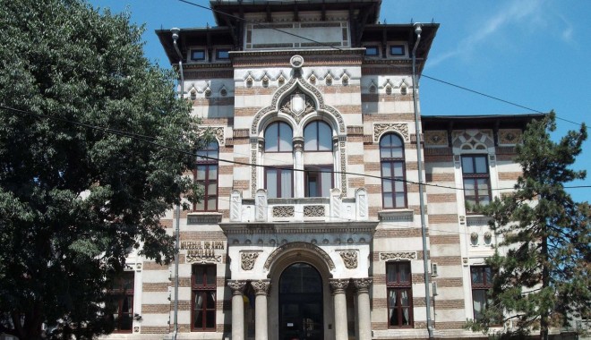 Vernisajul Salonului de iarnă - muzeu-1358464479.jpg