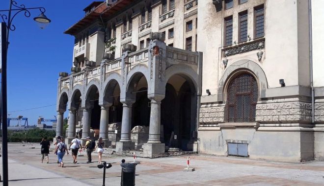 Vizitatorii, în pericol! Cad fragmente de tencuială și țigle din acoperișul Muzeului de Istorie - muzeu3-1594557117.jpg