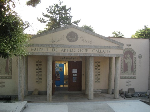 Spectacole  de teatru  cu scop nobil - muzeulcallatis-1325801220.jpg