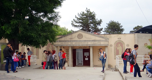 Elevii din Mangalia au aflat obiceiuri și tradiții de Înălțare - muzeulcallatis-1371140336.jpg