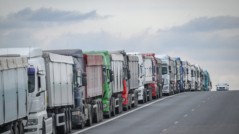 Restricţii de circulaţie în 15 judeţe din țară pentru maşinile de mare tonaj, din cauza caniculei - mwrhzjawotawn2jkzdmzm2y0nwmymdrh-1753520188.jpg