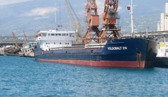 Navele cu deșeuri dau dureri de cap autorităților române - naca-1364249937.jpg