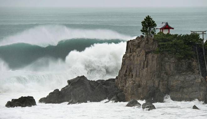 Alertă în Japonia înainte de venirea taifunului Nangka - nangka-1437042207.jpg