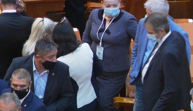 Deputatul PSD Rodica Nassar a mers în Parlament purtând la gât medalion antiCovid - nasar-1634801320.jpg