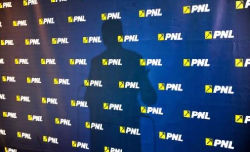 Liberalii fac deja planuri pentru cine va prelua conducerea partidului