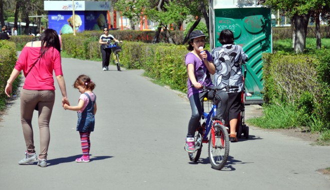 A VENIT VACANȚA! Copii, iată ce vă sfătuiesc polițiștii - natalitate1369573557-1371819151.jpg
