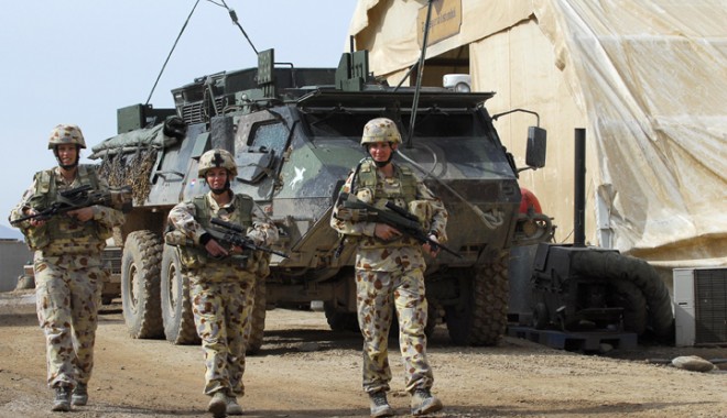 Retragerea franceză din Afganistan  va fi coordonată cu NATO - nato-1337960239.jpg