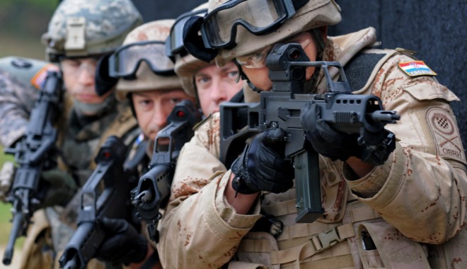 Explozie în Afganistan: Cinci militari ai NATO au fost uciși - nato1-1367677233.jpg