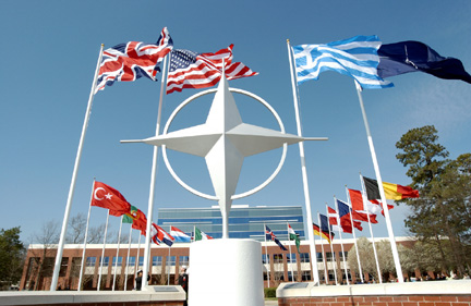 Guvernul dă asigurări că va rămâne partener loial în proiectele NATO - nato1342533539-1353591440.jpg