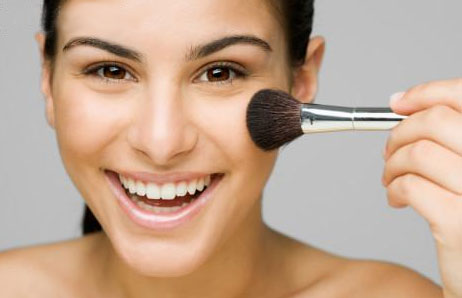 VIDEO / Cum le ajută, pe femei, machiajul la locul de muncă - naturalmakeup-1318574271.jpg