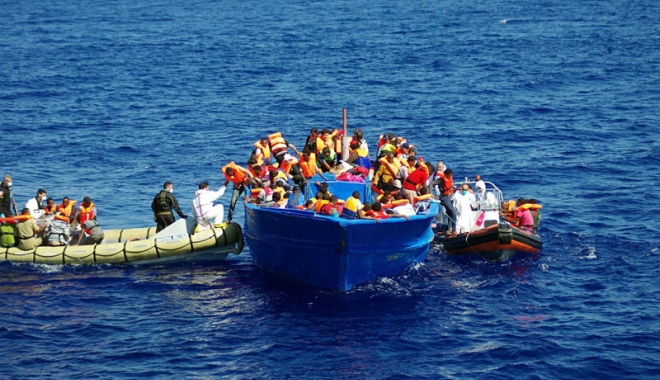 Naufragiu în Marea Mediterană. 450 de oameni au murit - naufragiu-1474546351.jpg