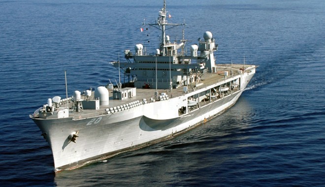 Nava amiral USS Mount Whitney ajunge în portul Constanța - nava-1384440791.jpg