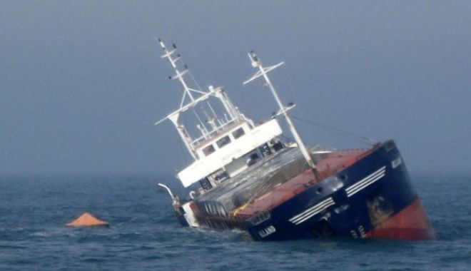 O navă încărcată cu fier vechi s-a scufundat în Marea Neagră - nava-1539437598.jpg